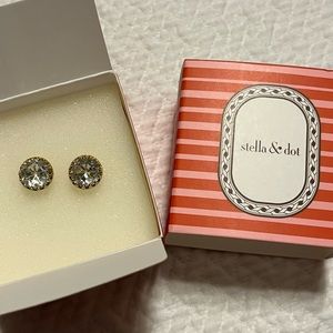 Stella & Dot Nancy Studs Earrings